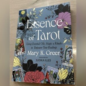 Essence of Tarot : Using Essential Oils, Magic, and Rituals to Empower Your Read